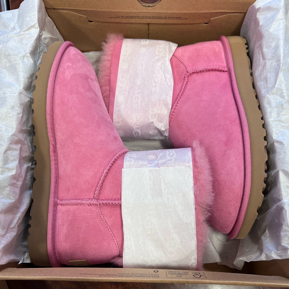 UGG Pink Mini Bailey Bow II Boot - Size 8 Brand new, never worn